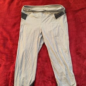 Ladies Large Joe Fresh Capri Pants